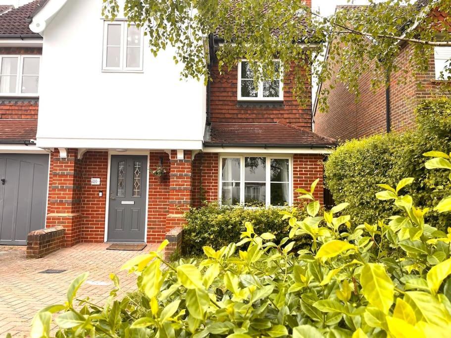 The Woodlands, Shortstay, Ideal For Families, Relocation, Contractors, Travel Stay Horley Esterno foto