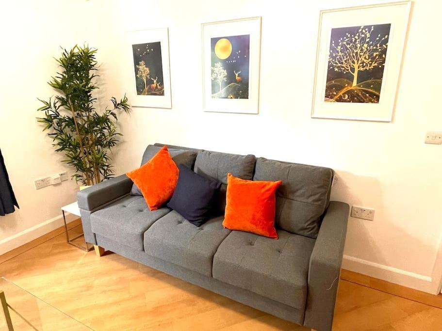 The Woodlands, Shortstay, Ideal For Families, Relocation, Contractors, Travel Stay Horley Esterno foto