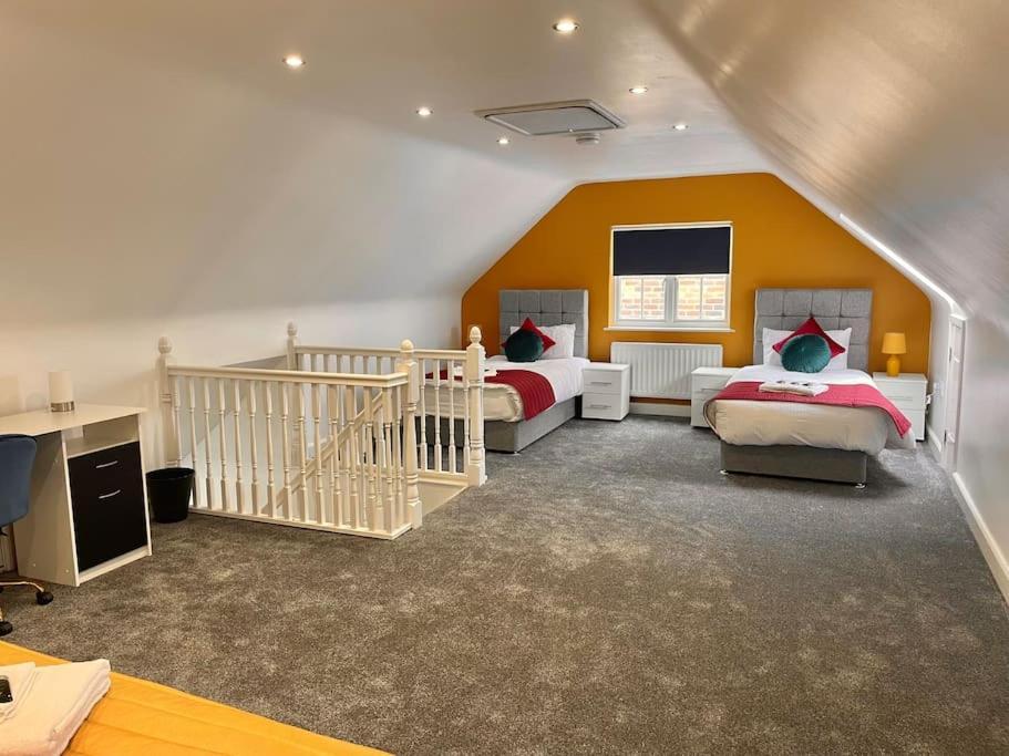 The Woodlands, Shortstay, Ideal For Families, Relocation, Contractors, Travel Stay Horley Esterno foto