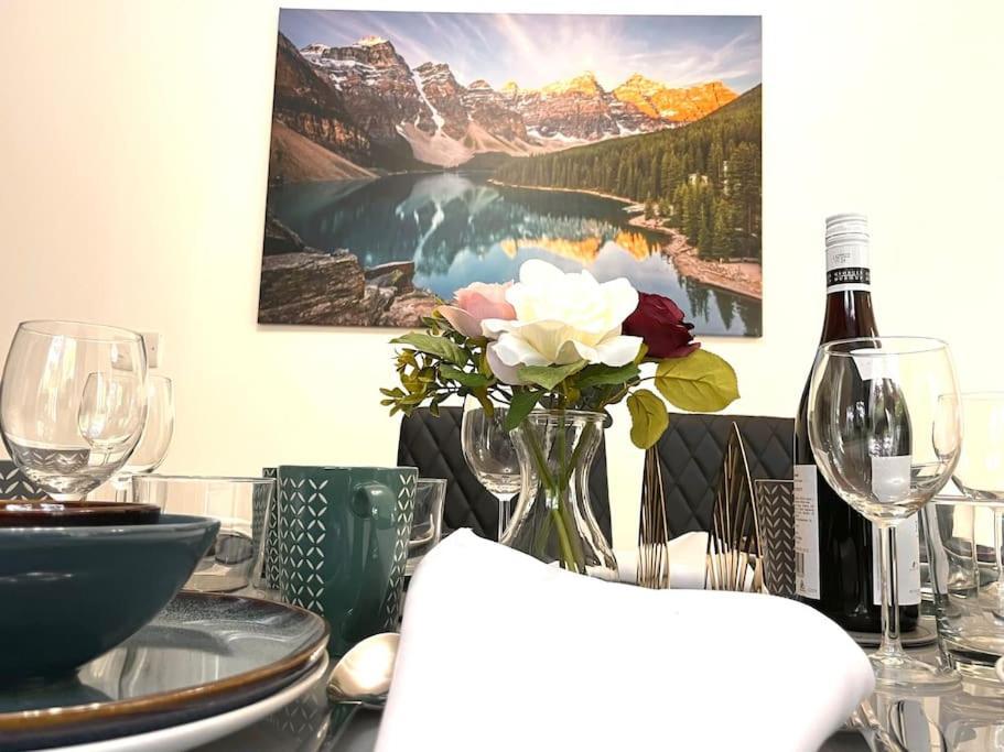 The Woodlands, Shortstay, Ideal For Families, Relocation, Contractors, Travel Stay Horley Esterno foto
